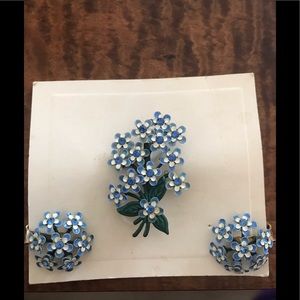 Vintage blue daisy jewelry
